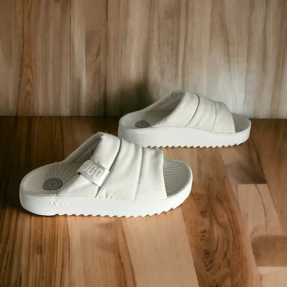 UGG Men’s Maxxer White 3M Thinsulate Slides Sandal