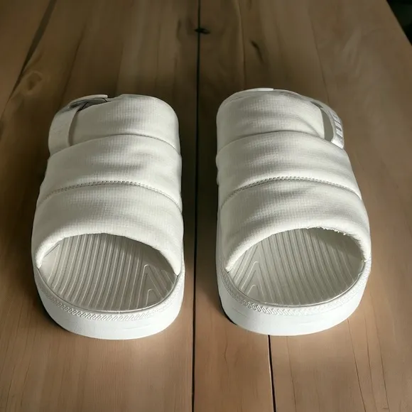 UGG Men’s Maxxer White 3M Thinsulate Slides Sandal