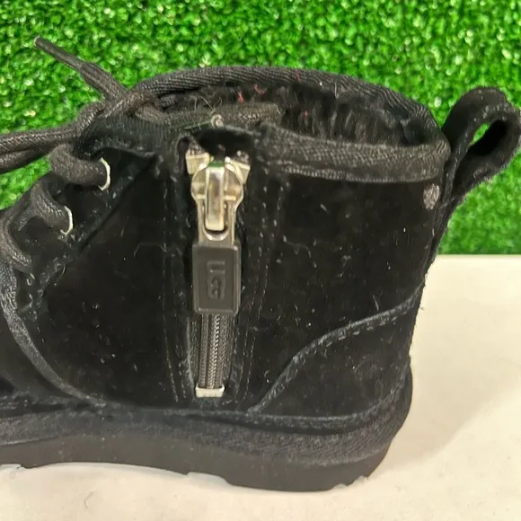 UGG Neumel Black Ankle Chukka Shearling Lined Boots Kids Toddler Unisex Size 11