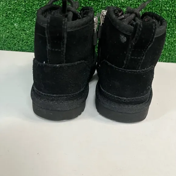UGG Neumel Black Ankle Chukka Shearling Lined Boots Kids Toddler Unisex Size 11