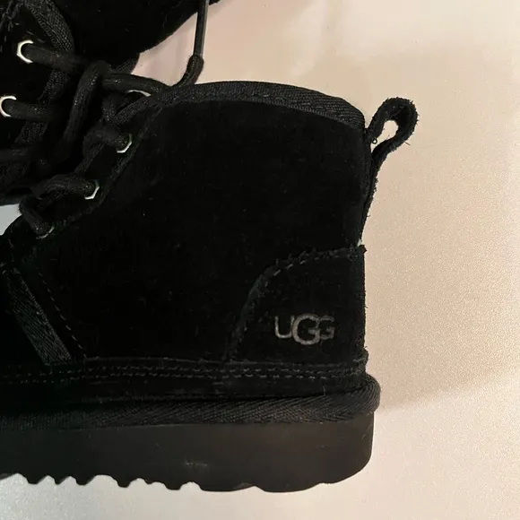 UGG Neumel Black Ankle Chukka Shearling Lined Boots Kids Toddler Unisex Size 11