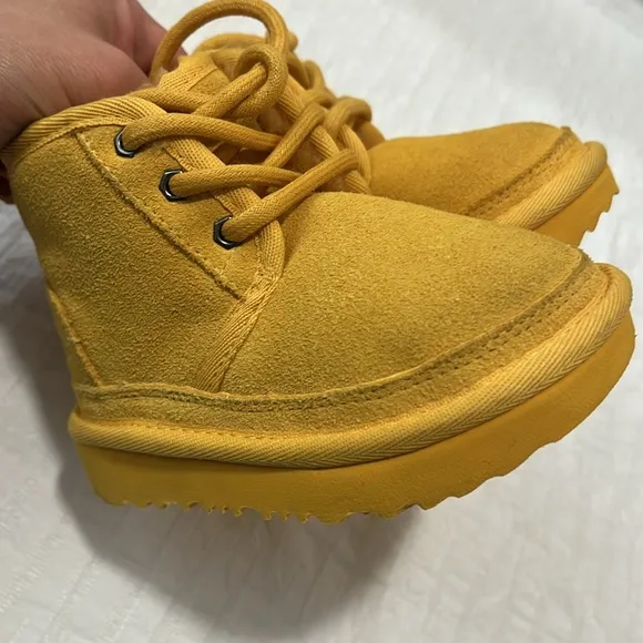UGG NEUMEL II kids toddler boots shoe lace inner Sherpa lined treadlite size 6c