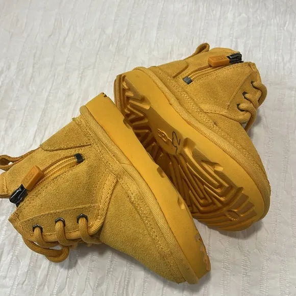 UGG NEUMEL II kids toddler boots shoe lace inner Sherpa lined treadlite size 6c
