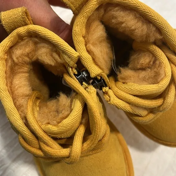UGG NEUMEL II kids toddler boots shoe lace inner Sherpa lined treadlite size 6c