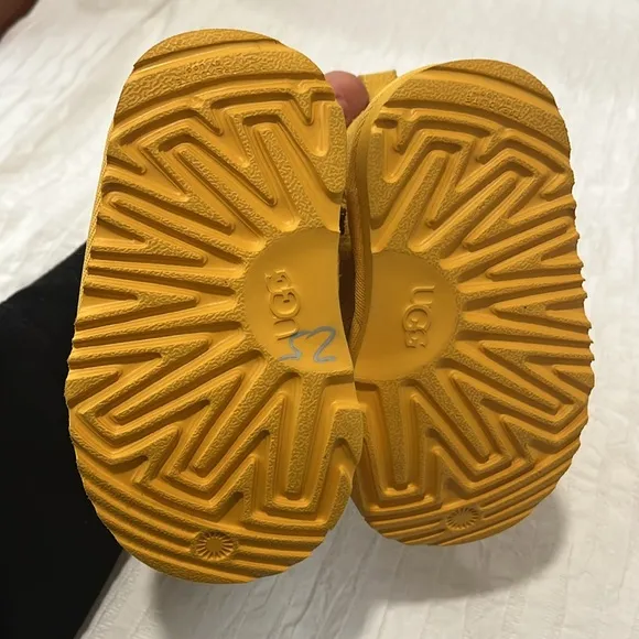 UGG NEUMEL II kids toddler boots shoe lace inner Sherpa lined treadlite size 6c