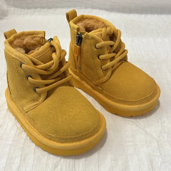 UGG NEUMEL II kids toddler boots shoe lace inner Sherpa lined treadlite size 6c