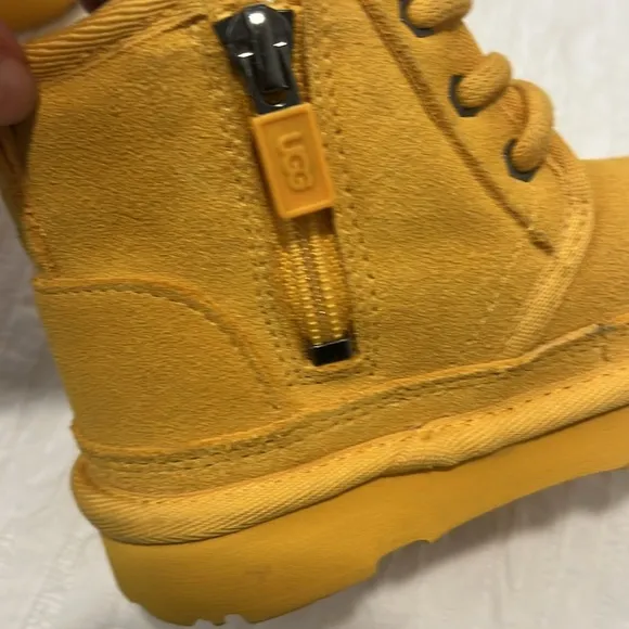 UGG NEUMEL II kids toddler boots shoe lace inner Sherpa lined treadlite size 6c