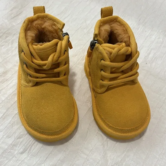 UGG NEUMEL II kids toddler boots shoe lace inner Sherpa lined treadlite size 6c