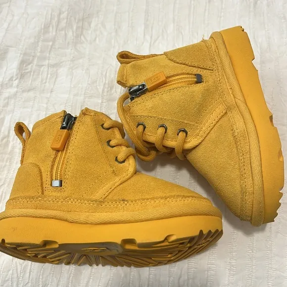 UGG NEUMEL II kids toddler boots shoe lace inner Sherpa lined treadlite size 6c