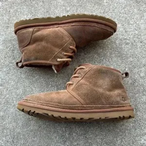 UGG Neumel Classic Fur Lined Suede Lace-Up Chukka Boots Men’s Sz 8