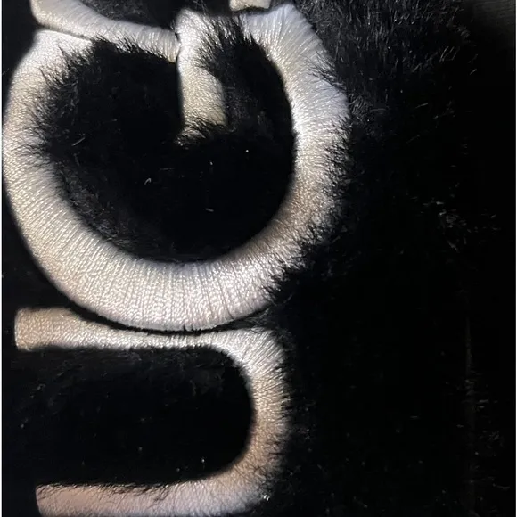UGG NWT LATON FUR SLIDES.