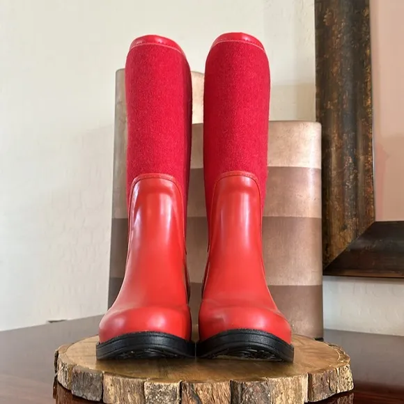 UGG *NWT* Women’s Reignfall Wool Lined Boots