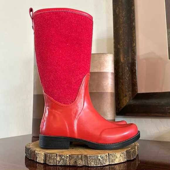 UGG *NWT* Women’s Reignfall Wool Lined Boots