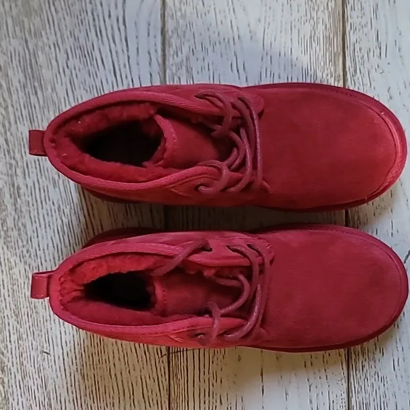 UGG Red Suede Neumel II boots shearling lined big kids size 5