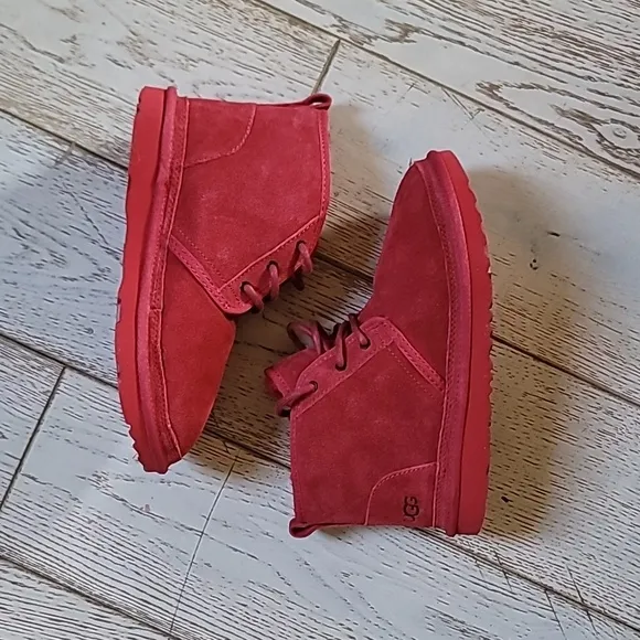 UGG Red Suede Neumel II boots shearling lined big kids size 5