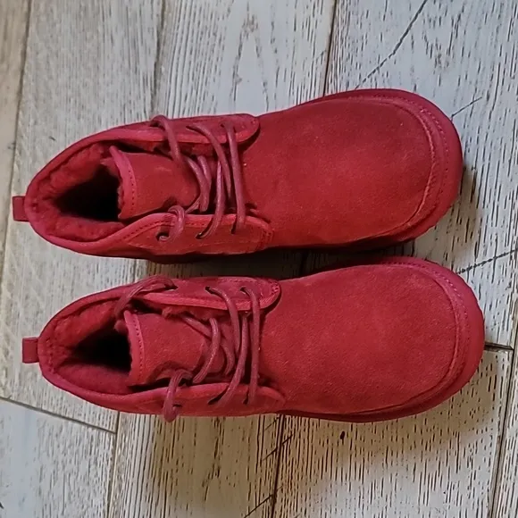 UGG Red Suede Neumel II boots shearling lined big kids size 5