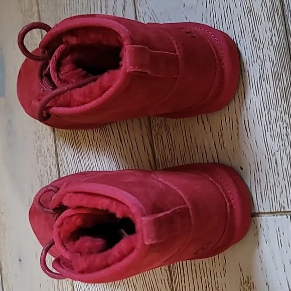 UGG Red Suede Neumel II boots shearling lined big kids size 5