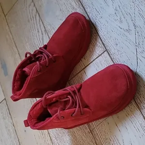 UGG Red Suede Neumel II boots shearling lined big kids size 5