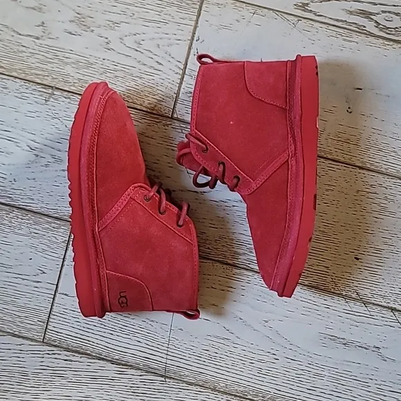 UGG Red Suede Neumel II boots shearling lined big kids size 5