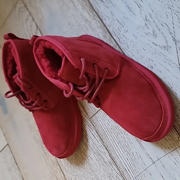 UGG Red Suede Neumel II boots shearling lined big kids size 5