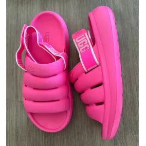Ugg sport yeah pink women’s waterproof slides size 8 in original box