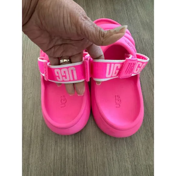 Ugg sport yeah pink women’s waterproof slides size 8 in original box