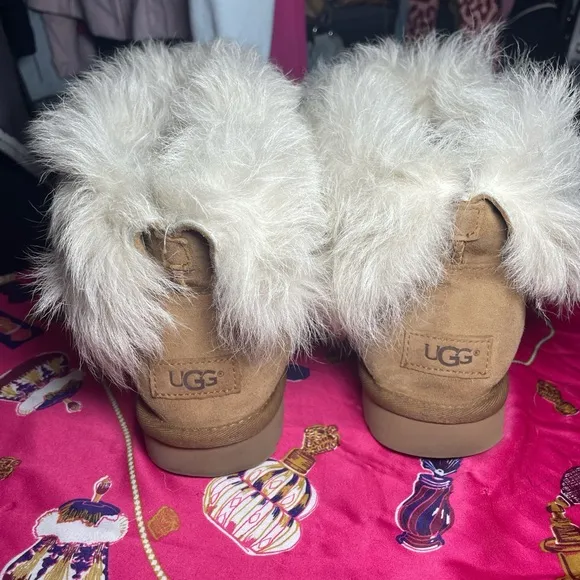 UGG Tan and Cream Boots y2k inspired