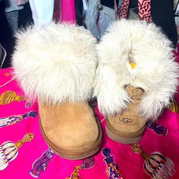 UGG Tan and Cream Boots y2k inspired