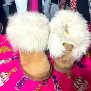 UGG Tan and Cream Boots y2k inspired