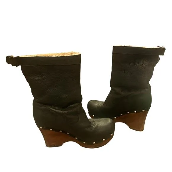 UGG Womans 8 Carnegie Leather Shearling Fur Lined Clog Boots Wood Heel Platform