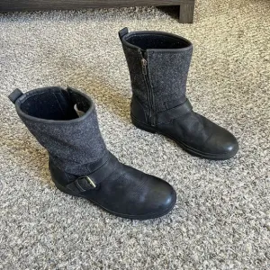 Ugg Women's Robbie Leather &amp; Wool Lined Boots Size 6 Black Side Zip Mid Calf