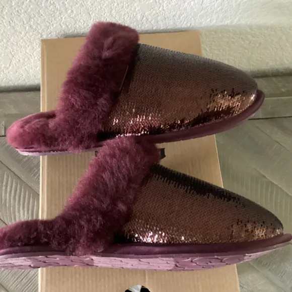 UGG® Women's Scuffette II Mirror Ball Slip On Slide Slipper Flats, size 5