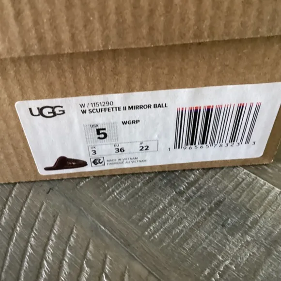 UGG® Women's Scuffette II Mirror Ball Slip On Slide Slipper Flats, size 5
