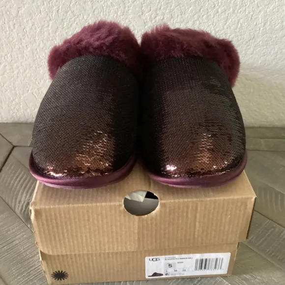 UGG® Women's Scuffette II Mirror Ball Slip On Slide Slipper Flats, size 5