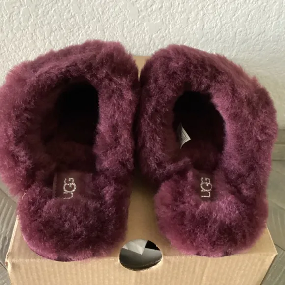 UGG® Women's Scuffette II Mirror Ball Slip On Slide Slipper Flats, size 5