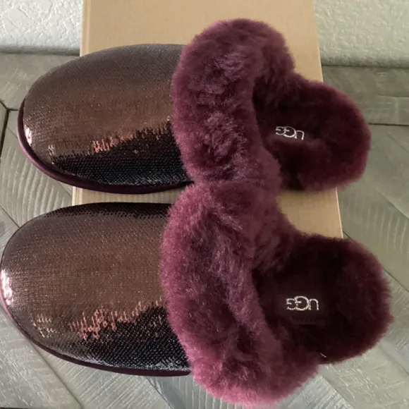 UGG® Women's Scuffette II Mirror Ball Slip On Slide Slipper Flats, size 5