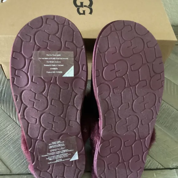 UGG® Women's Scuffette II Mirror Ball Slip On Slide Slipper Flats, size 5