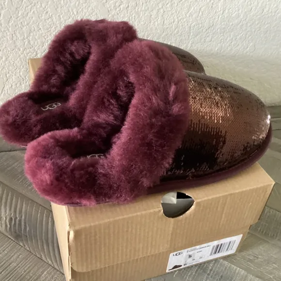 UGG® Women's Scuffette II Mirror Ball Slip On Slide Slipper Flats, size 5