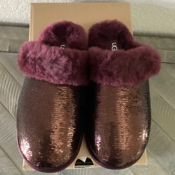 UGG® Women's Scuffette II Mirror Ball Slip On Slide Slipper Flats, size 5