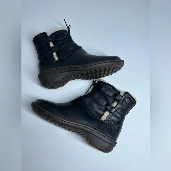 Ugg black leather fur lined tie around winter boots. Size 6