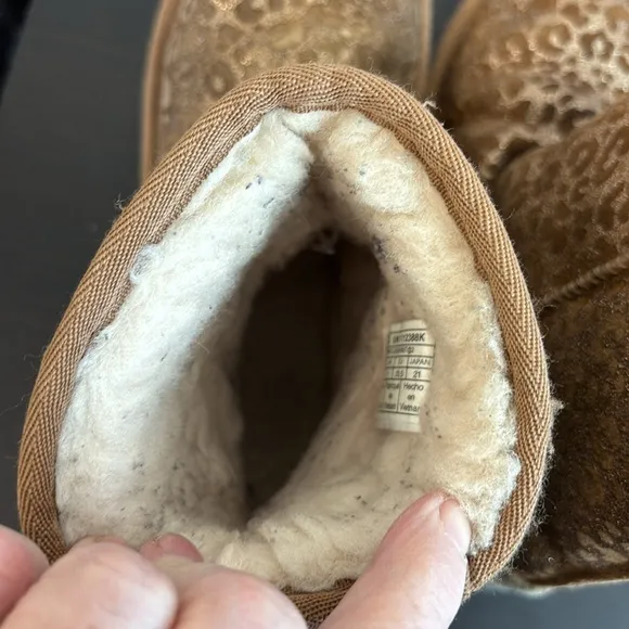 Uggs Shearling Lined Tan Boots Gold Glitter size 2