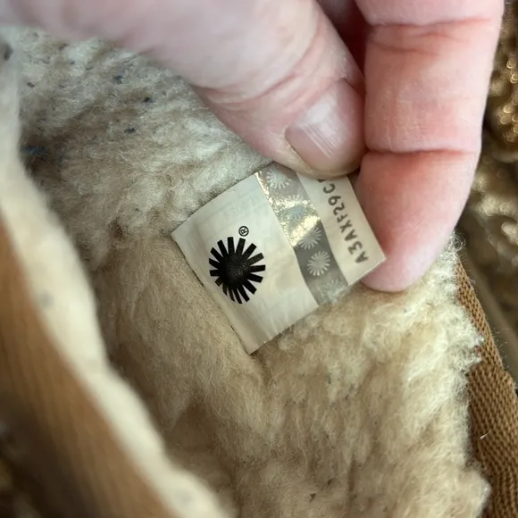 Uggs Shearling Lined Tan Boots Gold Glitter size 2