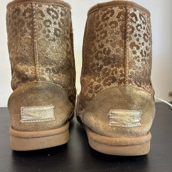 Uggs Shearling Lined Tan Boots Gold Glitter size 2