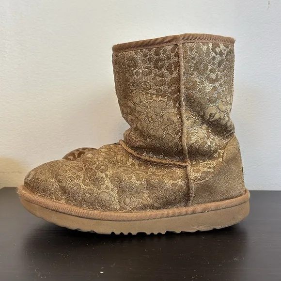Uggs Shearling Lined Tan Boots Gold Glitter size 2