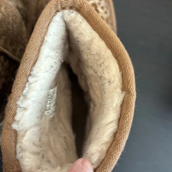 Uggs Shearling Lined Tan Boots Gold Glitter size 2