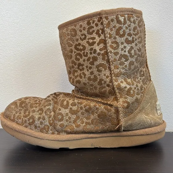 Uggs Shearling Lined Tan Boots Gold Glitter size 2