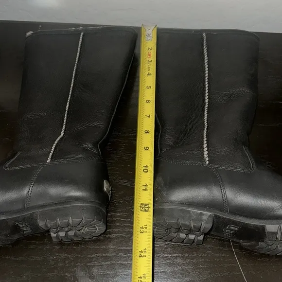 Uggs Tall Leather Black Boots lined in Sheepskin Round toe Sz 6  Style 1001961