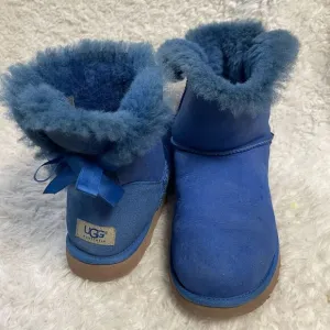 UGG women’s Royal Blue Sheepskin slip on Boots bow accent fur lining SZ10