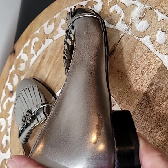 UKIES Leather Silver/Metallic Leona Kiltie Loafers Size 9