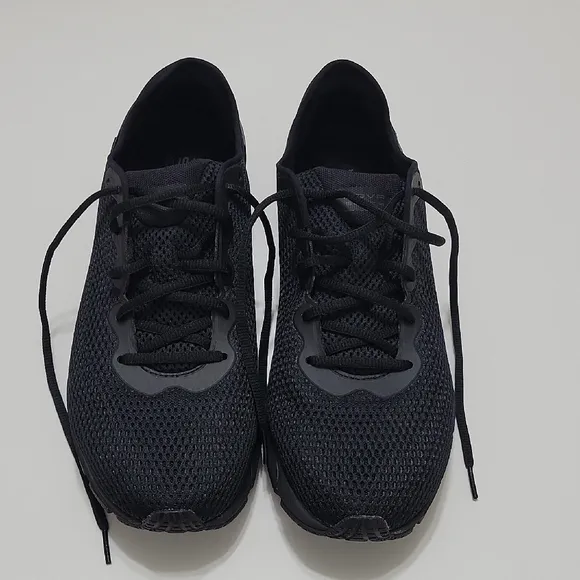 Under Armour Hovr Sonic 4 Sneaker